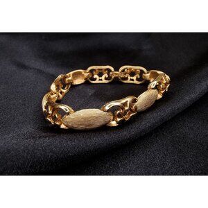 Vintage 1960s Signed Trifari Gold-Tone Link Bracelet Elegant Textured Ovals